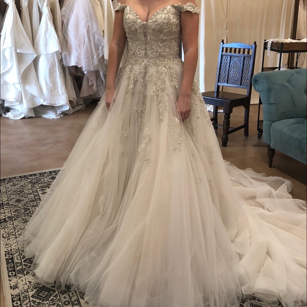 Wedding dress